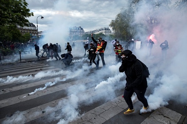 Во время протестов в Париже пострадали 26 человек